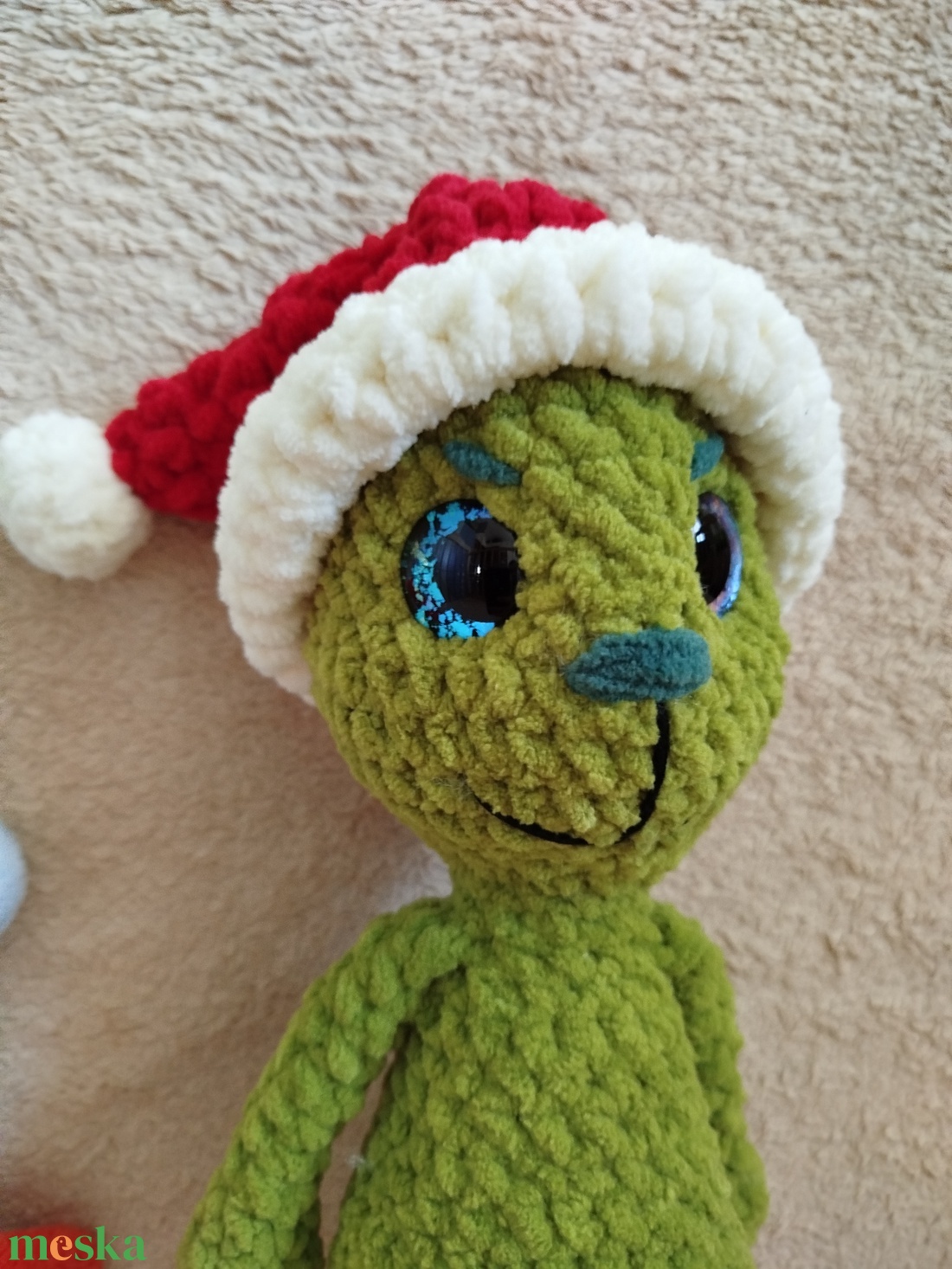 Horgolt grincs mikulás sapkával - játék & sport - plüssállat & játékfigura - más figura - Meska.hu