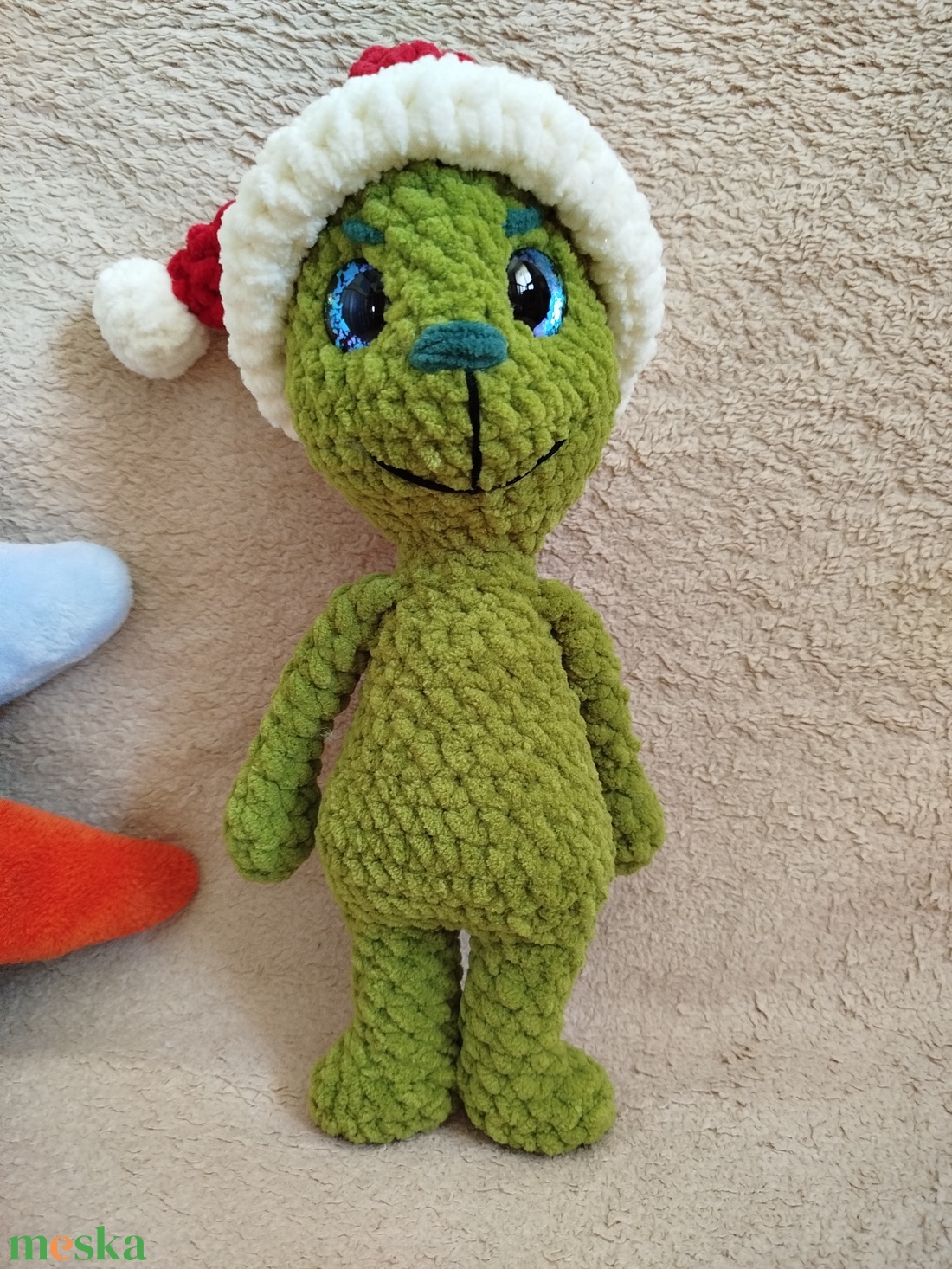 Horgolt grincs mikulás sapkával - játék & sport - plüssállat & játékfigura - más figura - Meska.hu