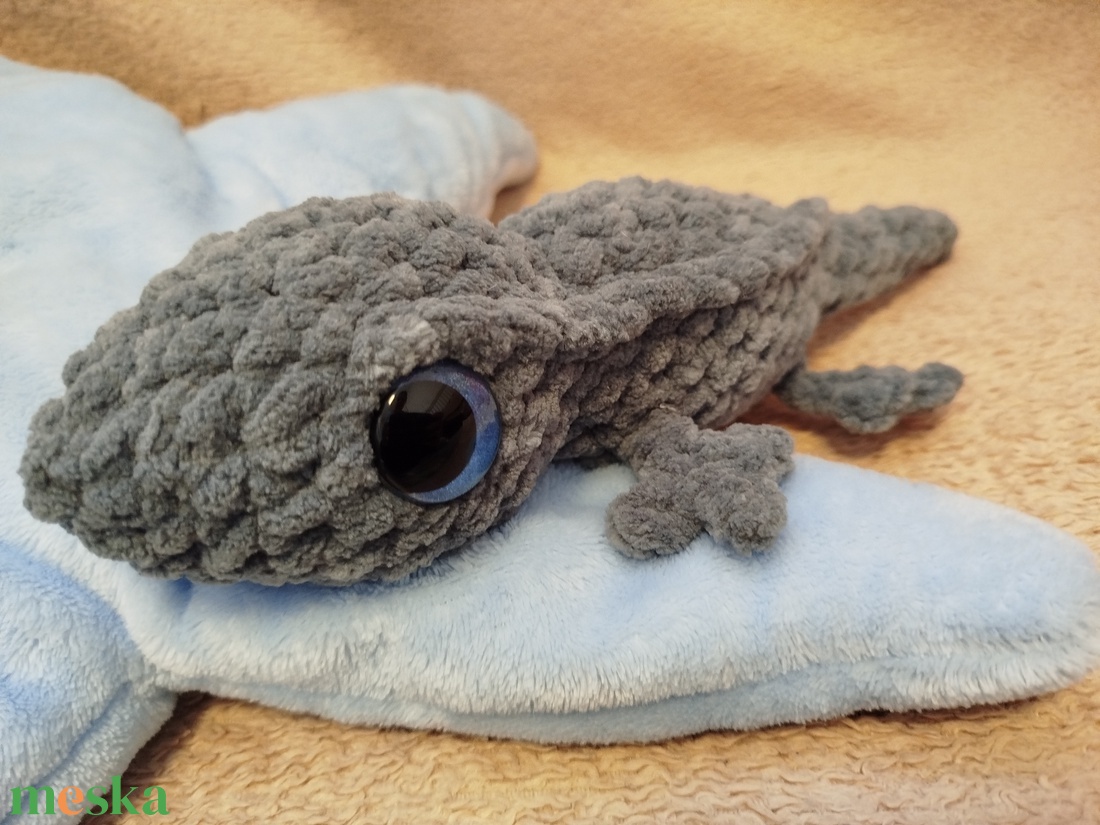 Horgolt szürke gekkó - játék & sport - plüssállat & játékfigura - más figura - Meska.hu