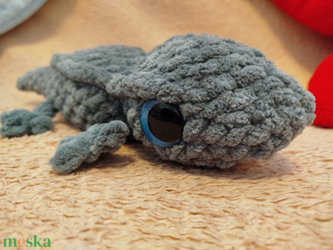 Horgolt szürke gekkó - játék & sport - plüssállat & játékfigura - más figura - Meska.hu