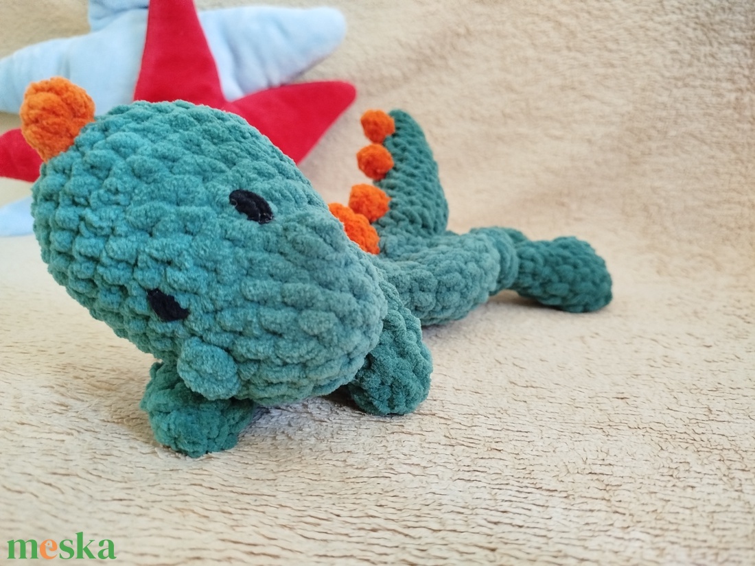 Horgolt dínó szundipajti  - játék & sport - plüssállat & játékfigura - plüss dínók - Meska.hu