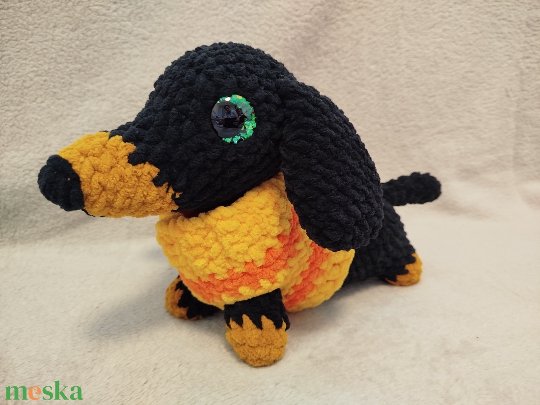 Horgolt fekete tacsi pulcsival - játék & sport - plüssállat & játékfigura - kutya - Meska.hu