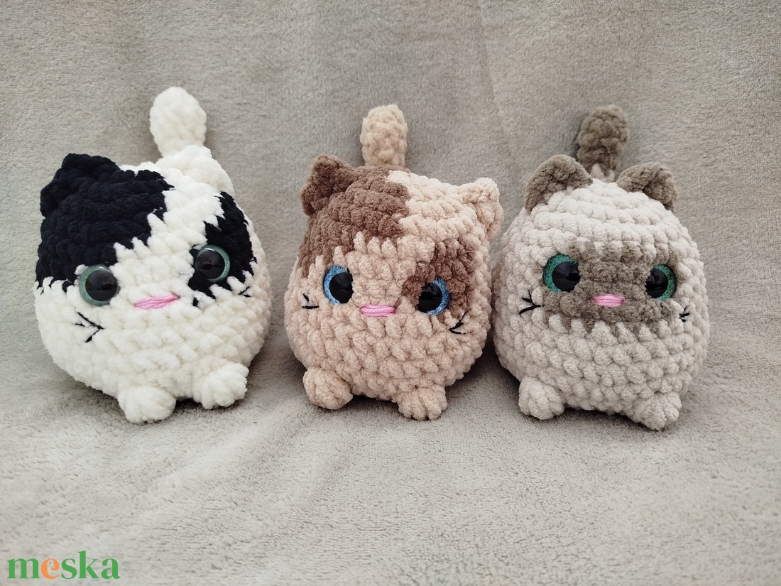Horgolt gombóc cica - játék & sport - plüssállat & játékfigura - cica - Meska.hu