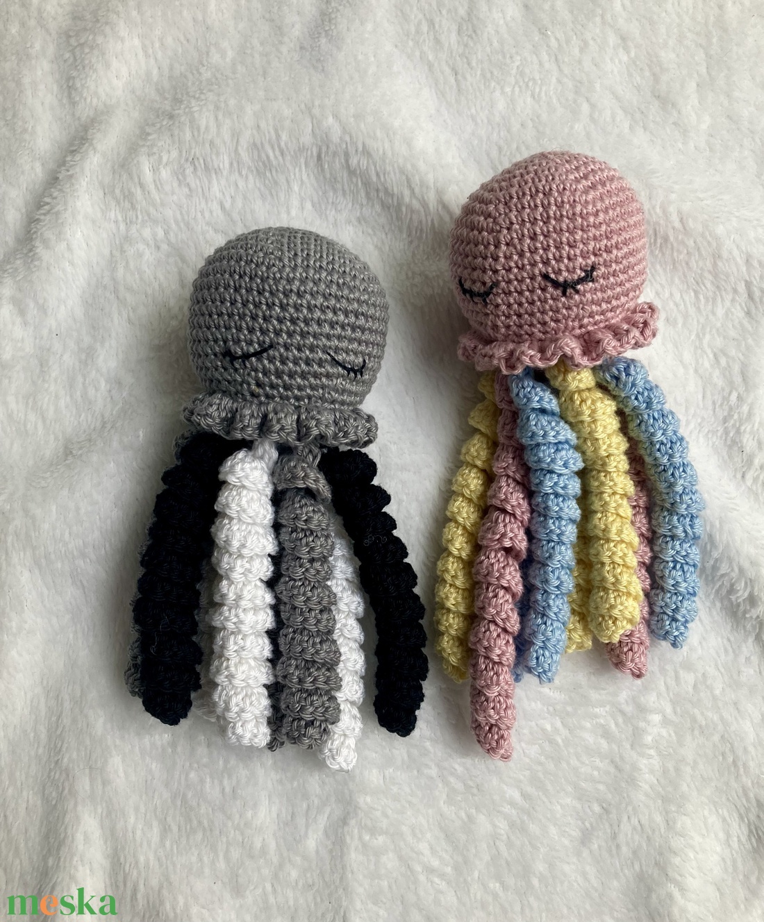 Horgolt alvó polip baba játék - játék & sport - plüssállat & játékfigura - polip - Meska.hu