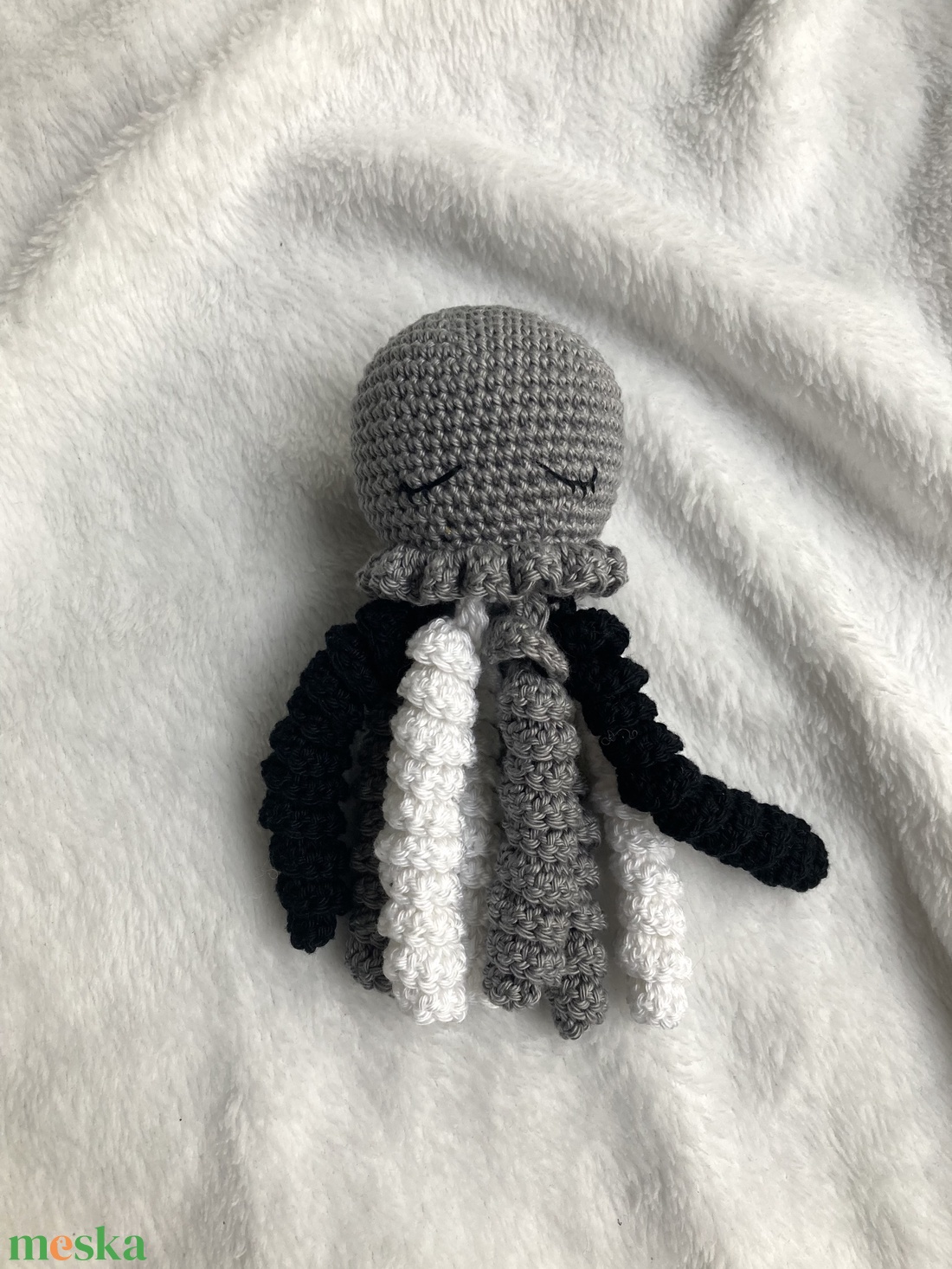 Horgolt alvó polip baba játék - játék & sport - plüssállat & játékfigura - polip - Meska.hu