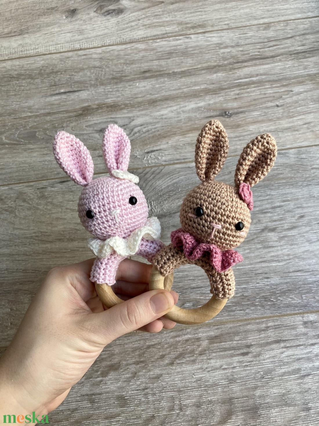 Nyuszi baba csörgő és rágóka - játék & sport - 3 éves kor alattiaknak - csörgő - Meska.hu