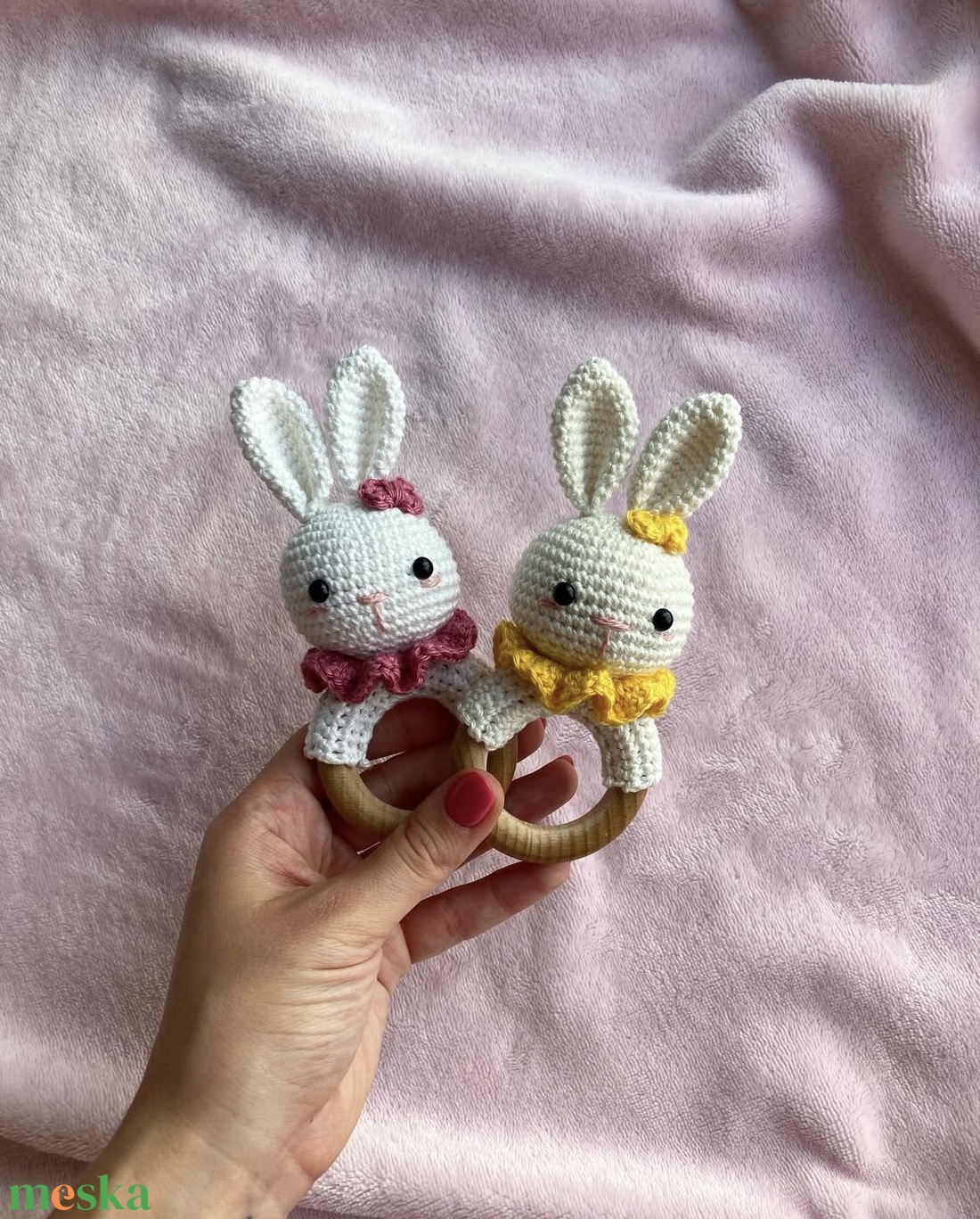 Horgolt nyuszi csörgő - játék & sport - 3 éves kor alattiaknak - csörgő - Meska.hu