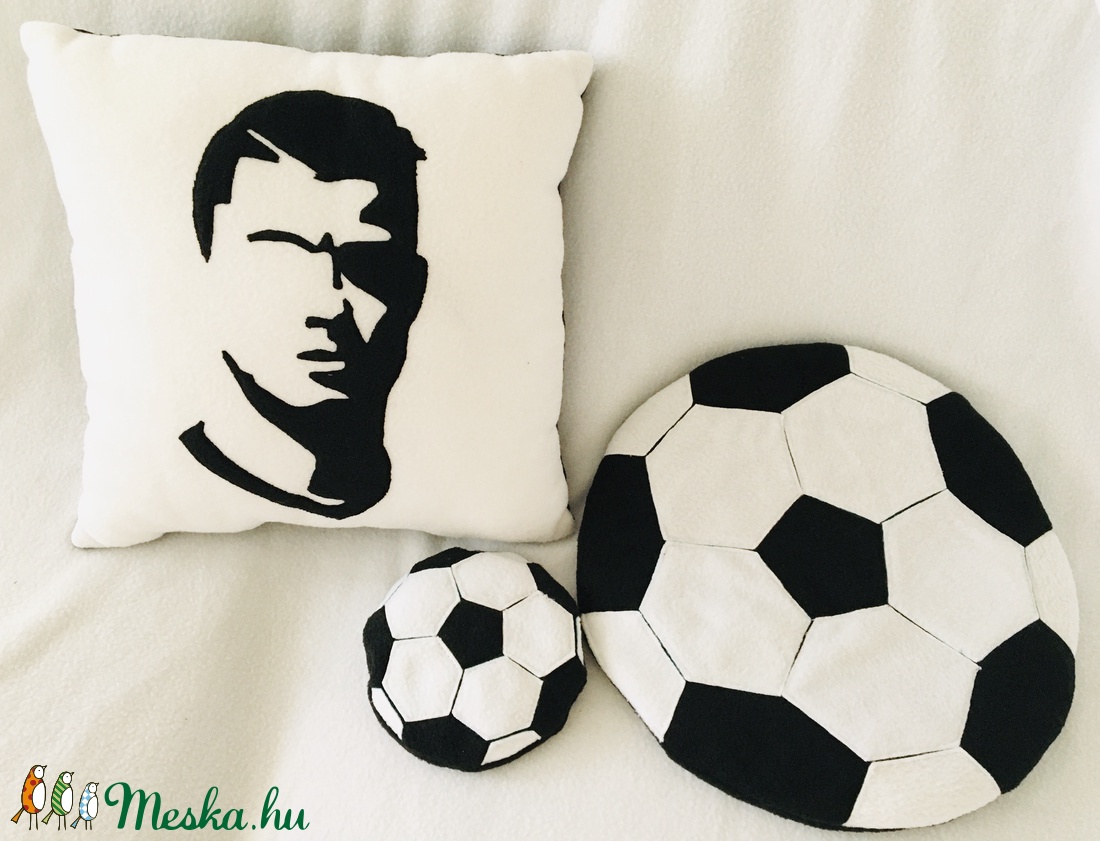 Ronaldos párna szett - otthon & életmód - dekoráció - Meska.hu Ronaldos párna szett - otthon & életmód - dekoráció - Meska.hu