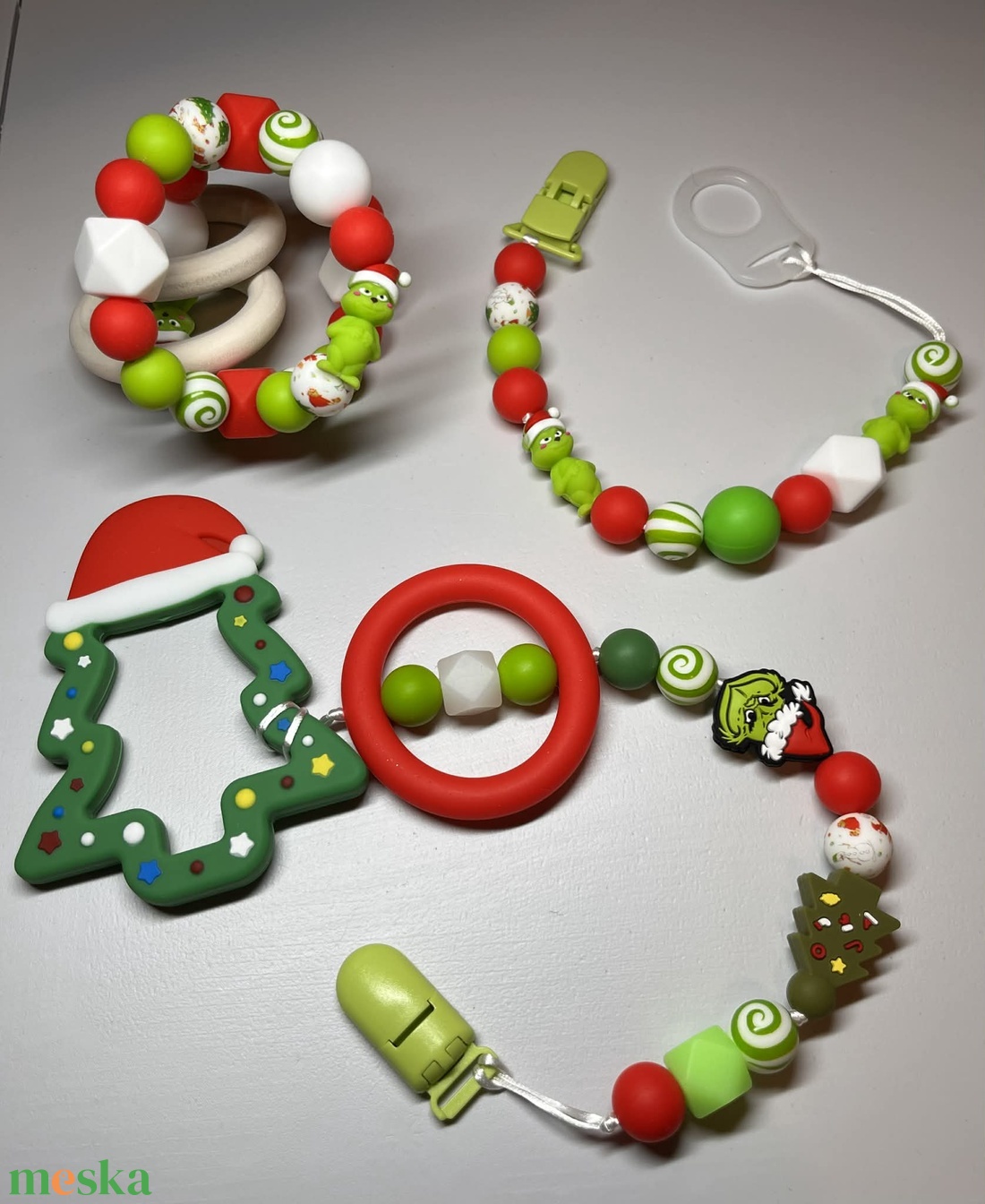 Karácsonyi mesefigurás cumilánc szett - karácsony - mikulás - mikulás ajándékok - Meska.hu