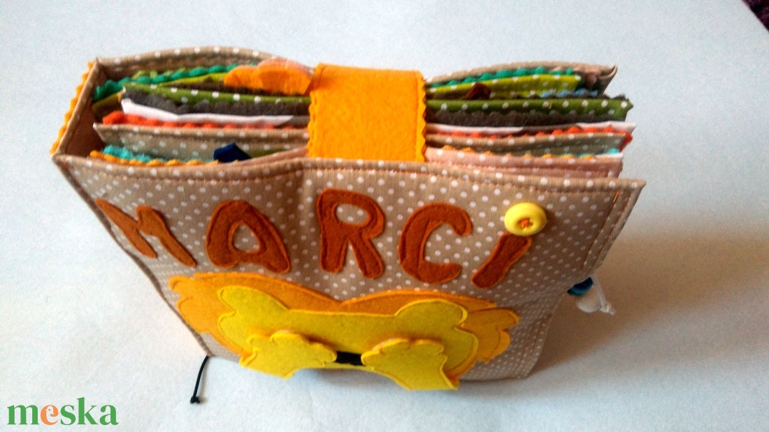 Egyénileg összeválogatott matató lapok fiúknak és lányoknak is egy könnyen nyitható személyreszabott dobozban - játék & sport - textilkönyv & babakönyv - Meska.hu