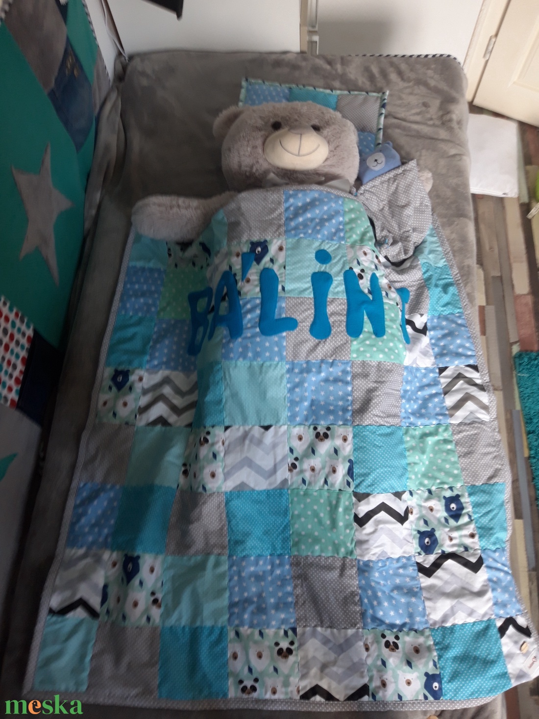 Patchwork babatakaró, kisfiús színösszetételben, névvel - otthon & életmód - babaszoba, gyerekszoba - babatakaró, gyerek pléd - Meska.hu Patchwork babatakaró, kisfiús színösszetételben, névvel - otthon & életmód - babaszoba, gyerekszoba - babatakaró, gyerek pléd - Meska.hu