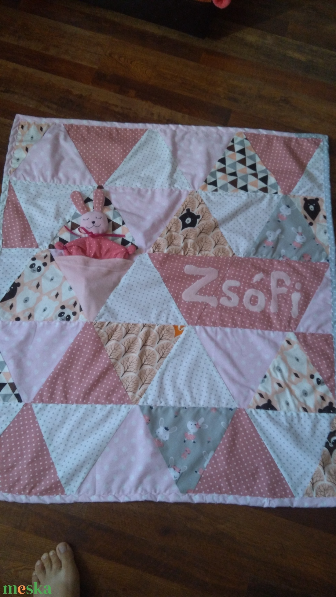 Patchwork babatakaró, kislányos szín kombinációban nyuszis alvós kis állattal - otthon & életmód - babaszoba, gyerekszoba - babatakaró, gyerek pléd - Meska.hu Patchwork babatakaró, kislányos szín kombinációban nyuszis alvós kis állattal - otthon & életmód - babaszoba, gyerekszoba - babatakaró, gyerek pléd - Meska.hu