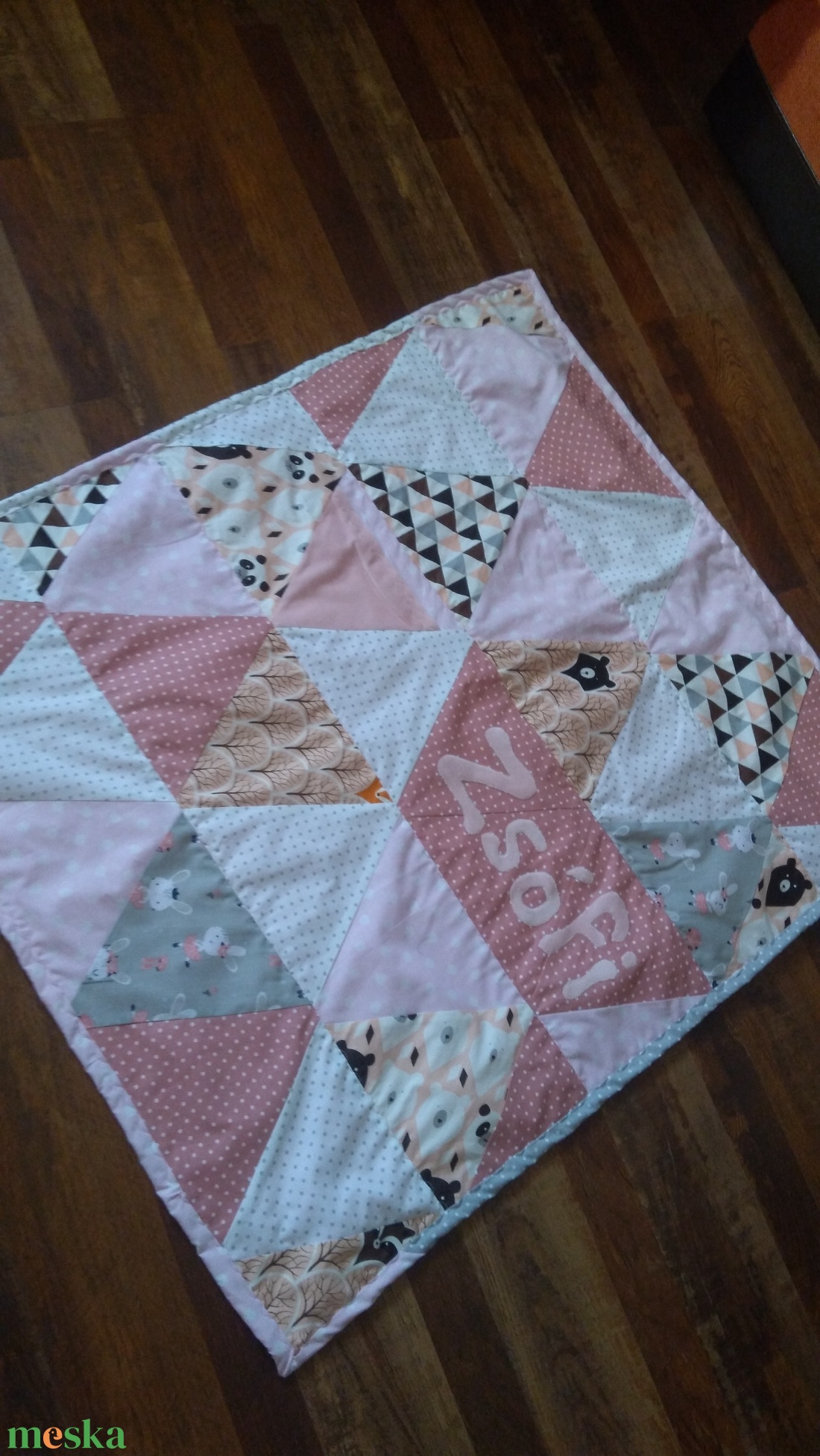 Patchwork babatakaró, kislányos szín kombinációban nyuszis alvós kis állattal - otthon & életmód - babaszoba, gyerekszoba - babatakaró, gyerek pléd - Meska.hu Patchwork babatakaró, kislányos szín kombinációban nyuszis alvós kis állattal - otthon & életmód - babaszoba, gyerekszoba - babatakaró, gyerek pléd - Meska.hu