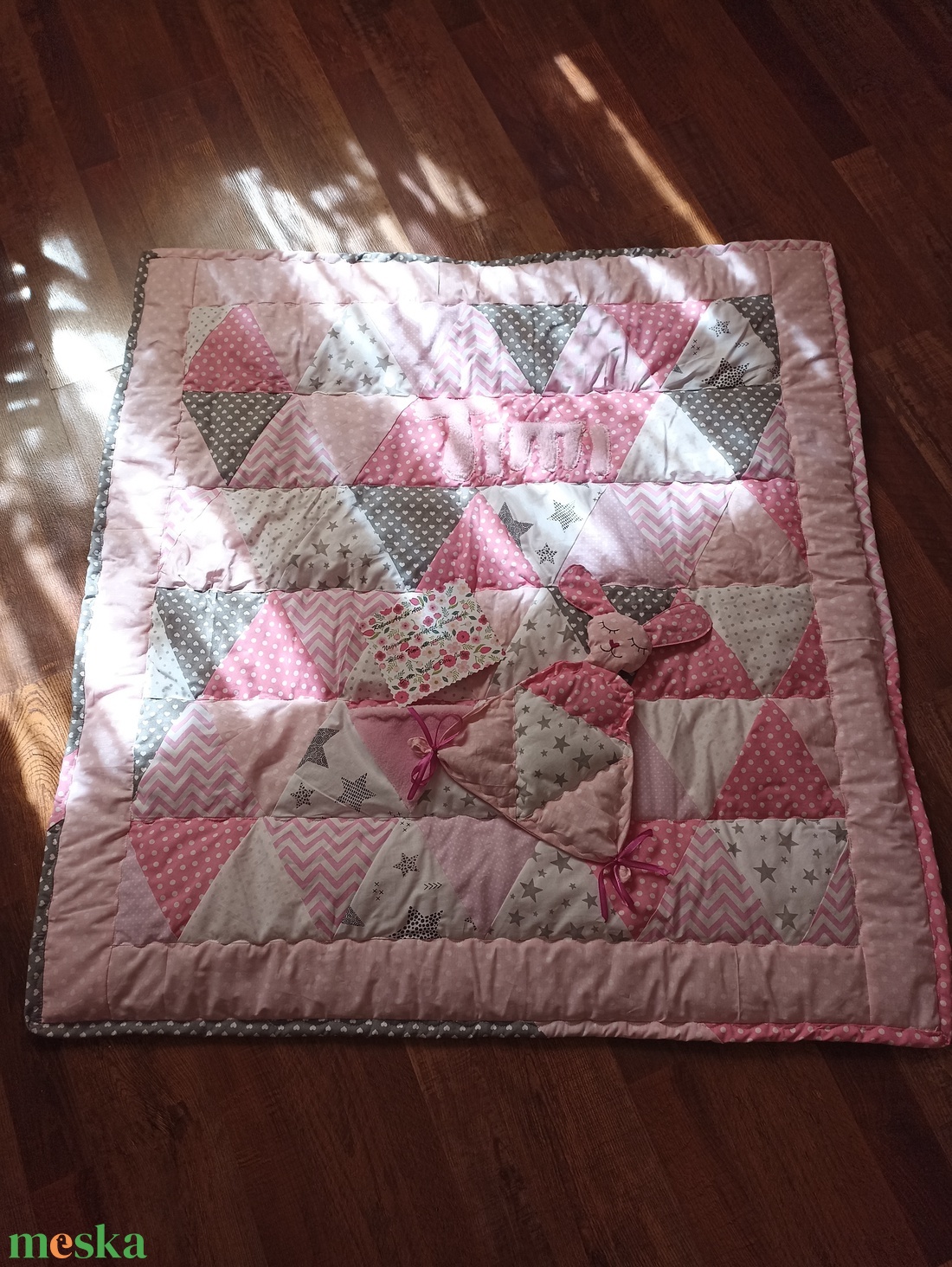 Patchwork babatakaró, kislányos szín kombinációban nyuszis alvós kis állattal - otthon & életmód - babaszoba, gyerekszoba - babatakaró, gyerek pléd - Meska.hu Patchwork babatakaró, kislányos szín kombinációban nyuszis alvós kis állattal - otthon & életmód - babaszoba, gyerekszoba - babatakaró, gyerek pléd - Meska.hu