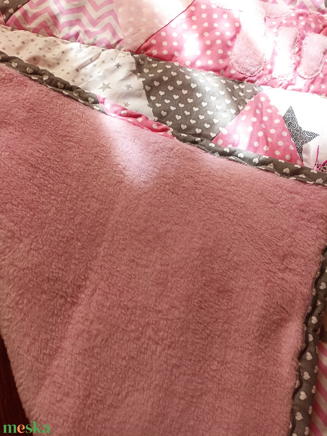 Patchwork babatakaró, kislányos szín kombinációban nyuszis alvós kis állattal - otthon & életmód - babaszoba, gyerekszoba - babatakaró, gyerek pléd - Meska.hu Patchwork babatakaró, kislányos szín kombinációban nyuszis alvós kis állattal - otthon & életmód - babaszoba, gyerekszoba - babatakaró, gyerek pléd - Meska.hu