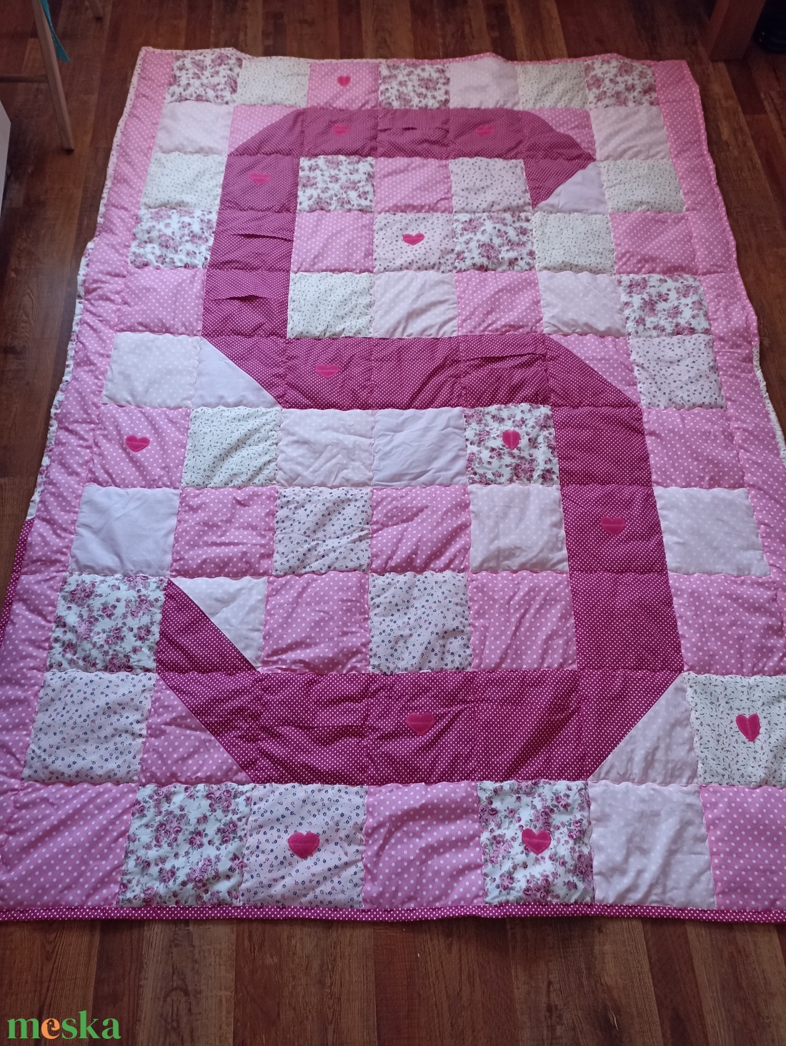 Rózsaszínű csajos baba takaró, a név kezdő betűjével és meglepi zsebekkel játékoknak 150x200 cm személyre szabott - otthon & életmód - babaszoba, gyerekszoba - babatakaró, gyerek pléd - Meska.hu Rózsaszínű csajos baba takaró, a név kezdő betűjével és meglepi zsebekkel játékoknak 150x200 cm személyre szabott - otthon & életmód - babaszoba, gyerekszoba - babatakaró, gyerek pléd - Meska.hu