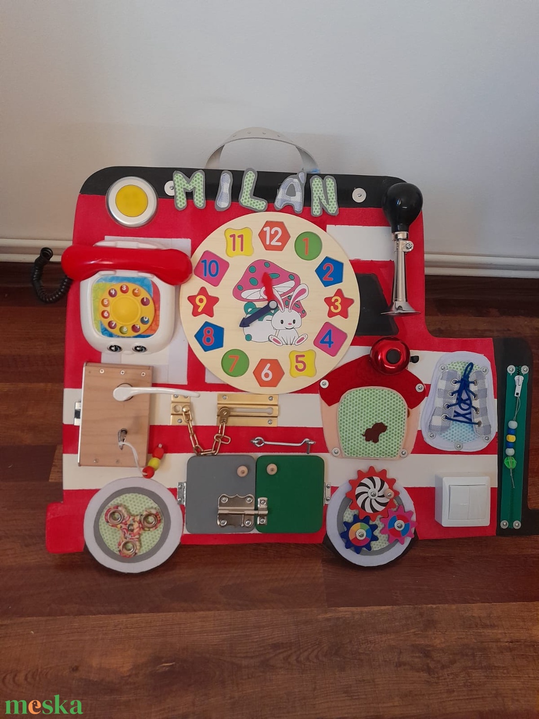 Matatófal piros tűzoltó autó készség fejlesztő játék mindennel is :) spinner, zárak, retró tárcsás telefon, kilincs ...  - játék & sport - készségfejlesztő és logikai játék - montessori szivárvány, waldorf játékok - Meska.hu