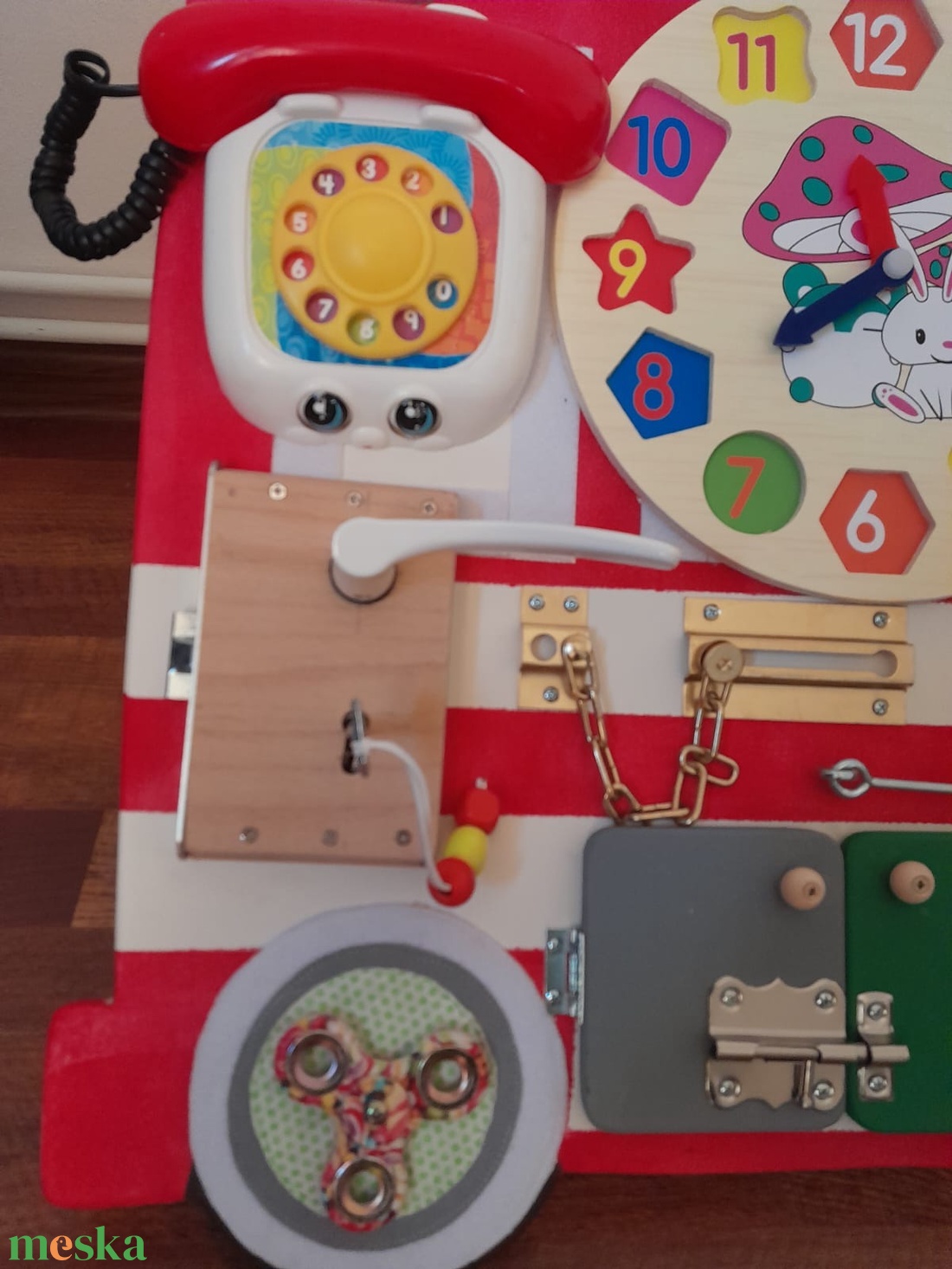 Matatófal piros tűzoltó autó készség fejlesztő játék mindennel is :) spinner, zárak, retró tárcsás telefon, kilincs ...  - játék & sport - készségfejlesztő és logikai játék - montessori szivárvány, waldorf játékok - Meska.hu