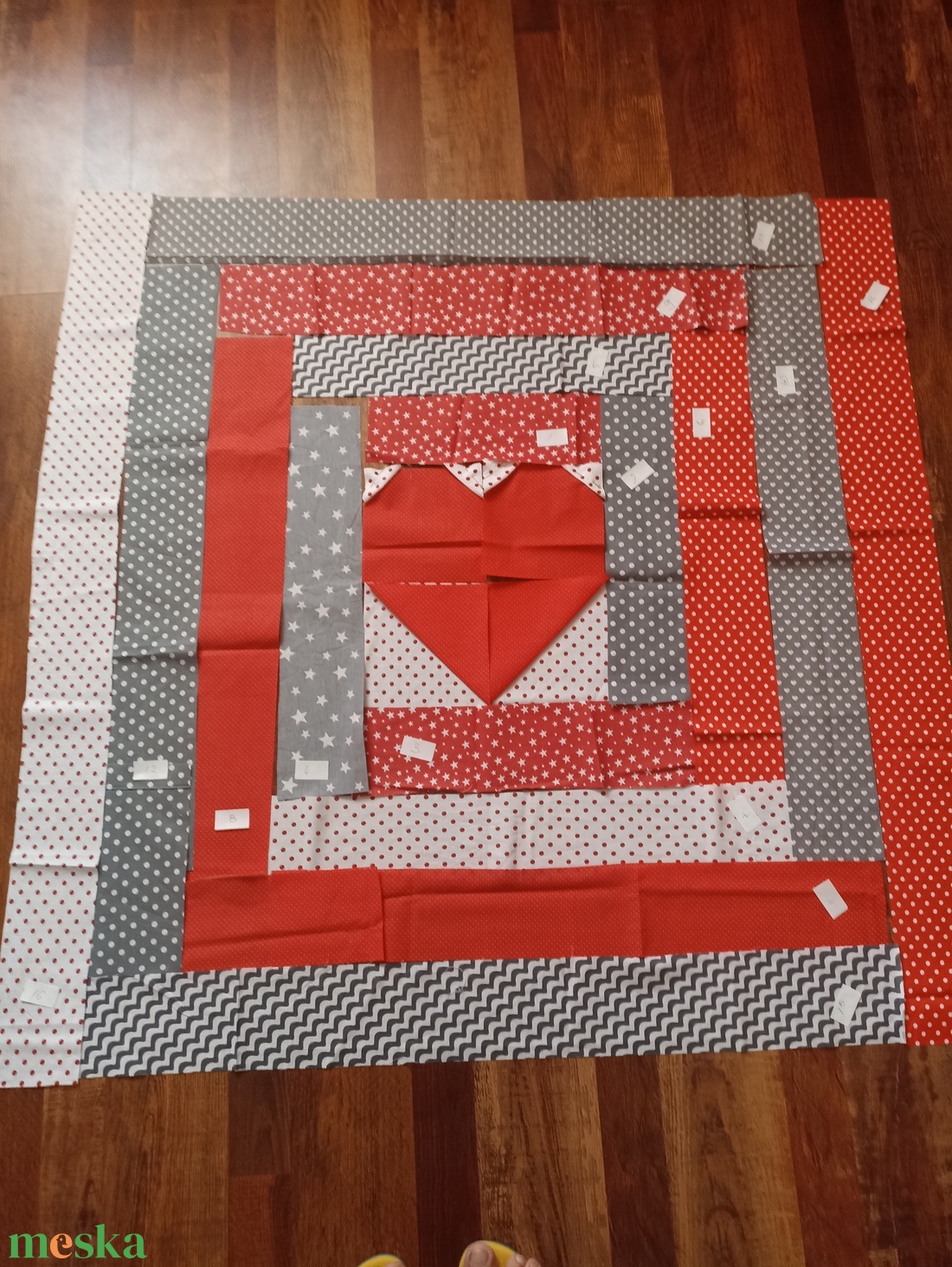 DIY csináld magad szabás minta baba takaró Szürke piros szín kombó szívecske minta  - diy (csináld magad) - szabásminta, útmutató - szabásminta - Meska.hu