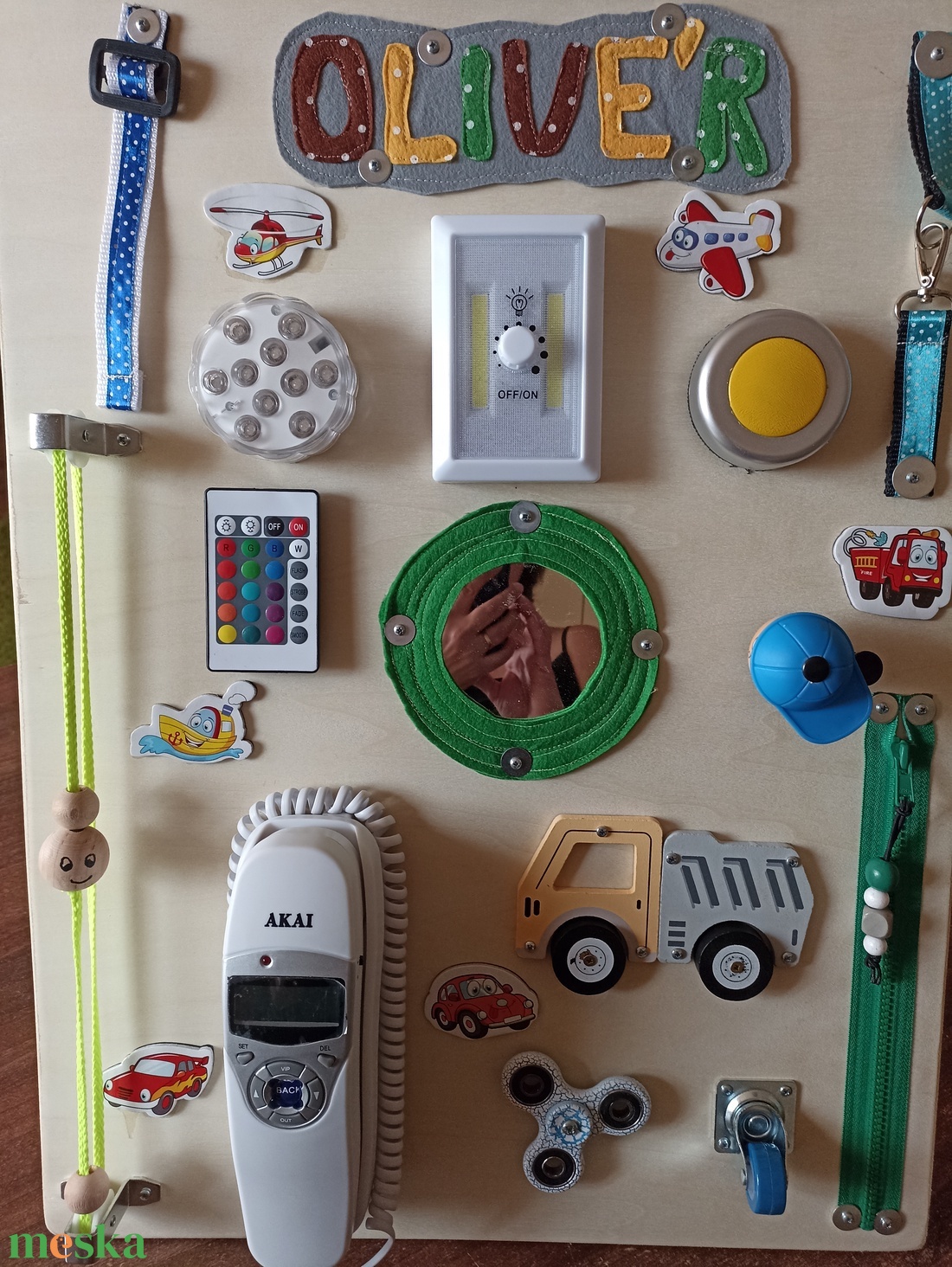Fiús színekben, két oldalas matatófal készség fejlesztő játék, lámpákkal Led-ekkel - játék & sport - készségfejlesztő és logikai játék - oktató játékok - Meska.hu