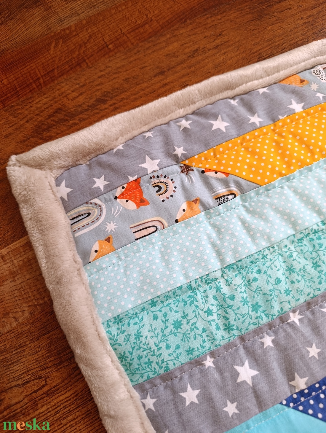 Kék sárga róka   Patchwork babatakaró névvel és kis párnával, hátán egyedi személyre szabott ajándékról szóló címkével - baba - mama - baba ágynemű - babatakaró, gyerek pléd - Meska.hu