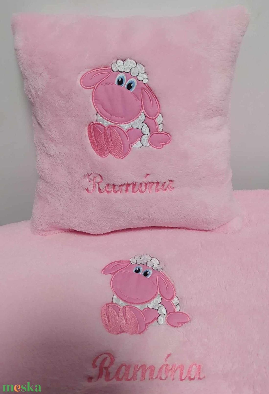 Babapléd (babatakaró) + párna szett,  több színben névvel és mintával hímezve - otthon & életmód - babaszoba, gyerekszoba - babatakaró, gyerek pléd - Meska.hu