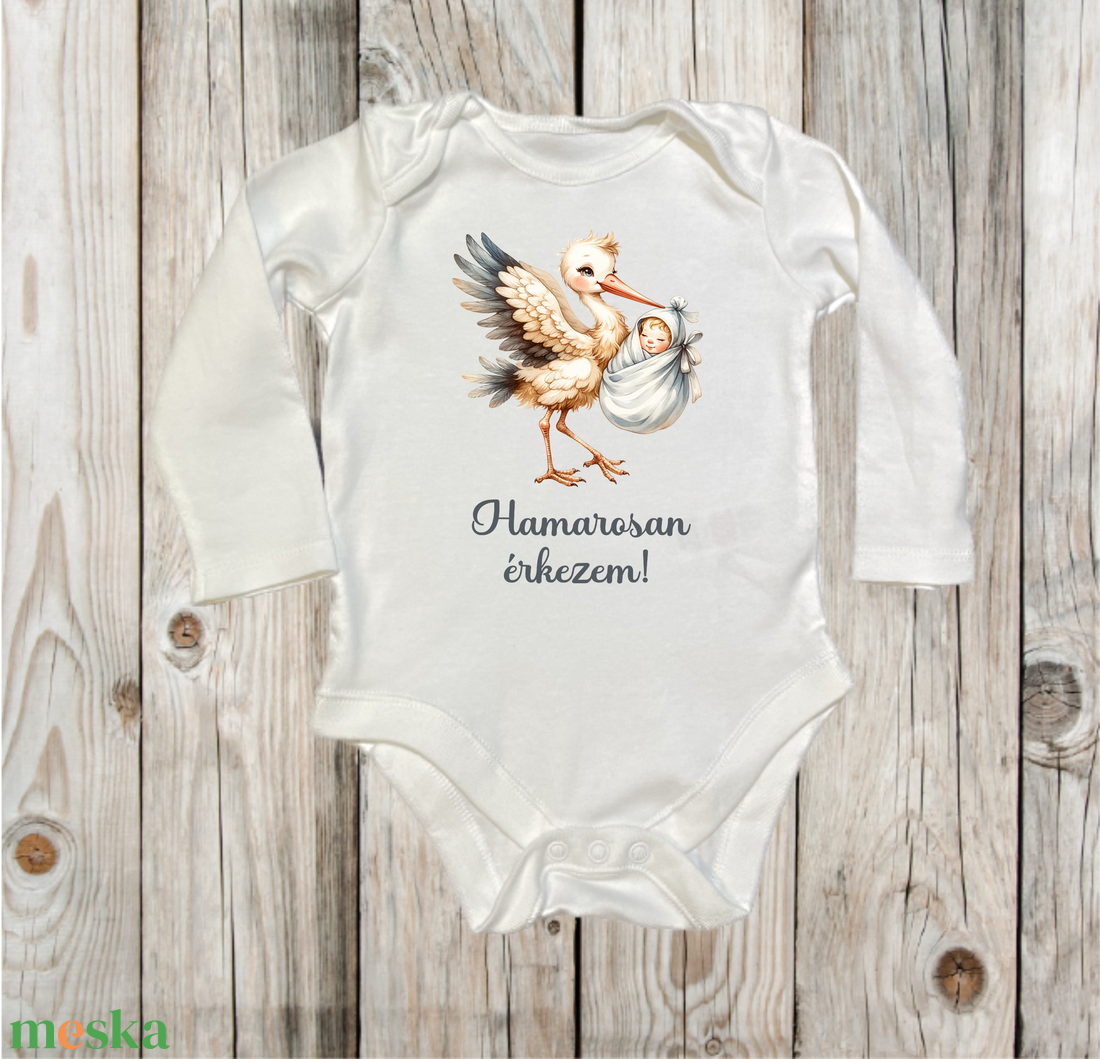Hamarosan érkezem gólyás body - ruha & divat - babaruha & gyerekruha - body - Meska.hu Hamarosan érkezem gólyás body - ruha & divat - babaruha & gyerekruha - body - Meska.hu