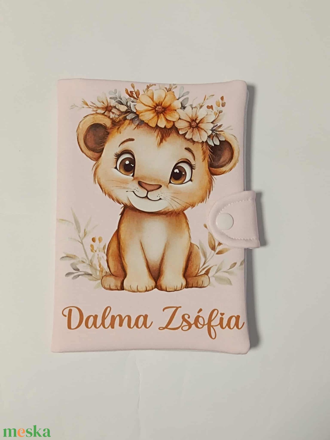 Kisoroszlán mintás textil egészségügyi kiskönyv borító névvel  - baba - mama - babaemlékek - egészségügyi kiskönyv borító - Meska.hu