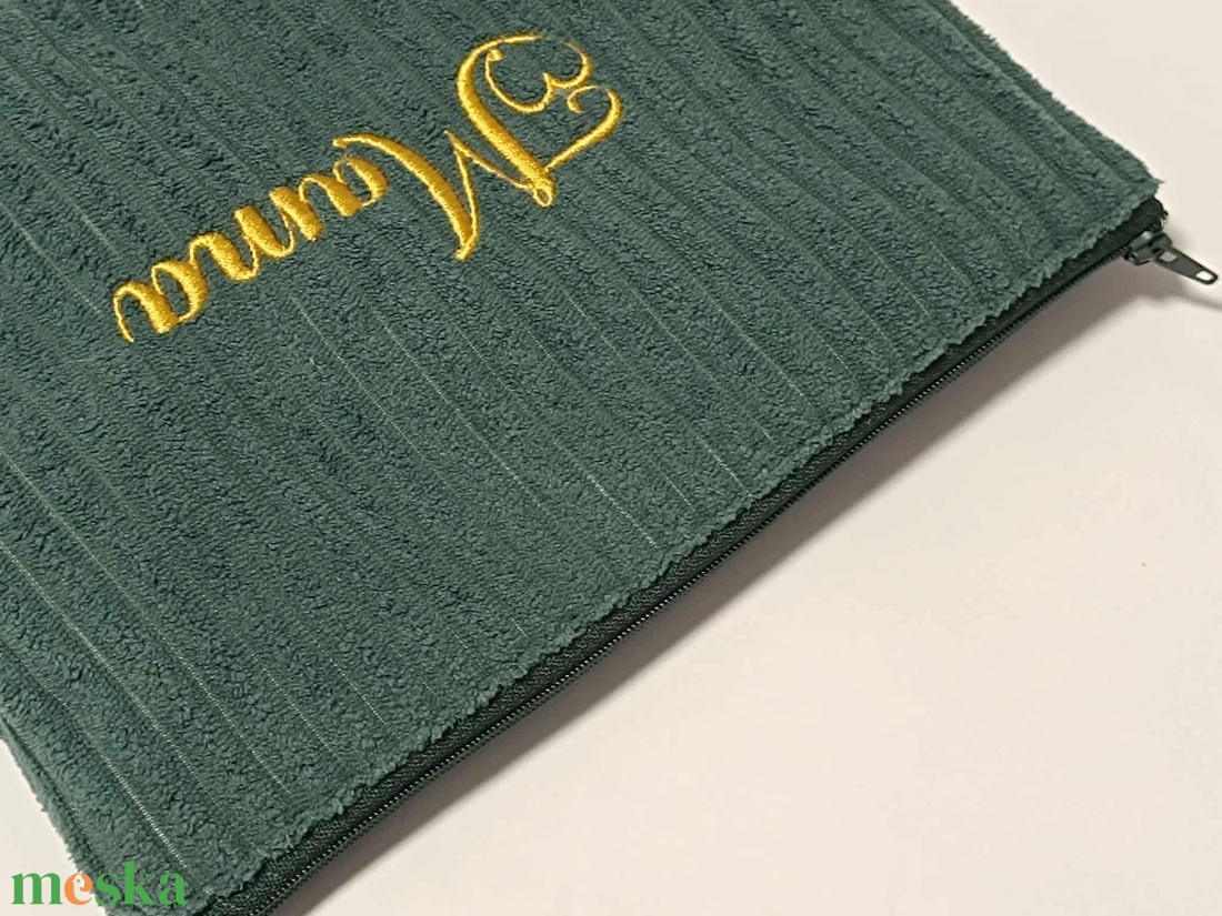 Hímzett névre szóló neszesszer  - táska & tok - neszesszer - Meska.hu