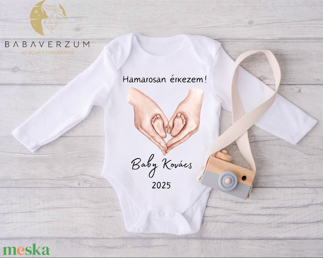 Bababejelentő body egyedi szöveggel! - ruha & divat - babaruha & gyerekruha - body - Meska.hu Bababejelentő body egyedi szöveggel! - ruha & divat - babaruha & gyerekruha - body - Meska.hu