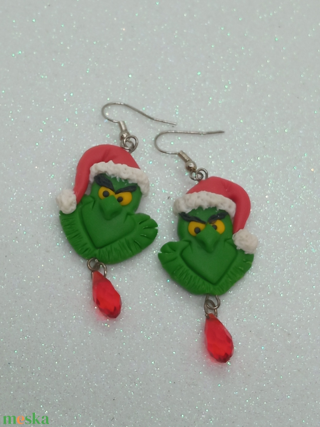 Grinch - ékszer - fülbevaló - lógó fülbevaló - Meska.hu Grinch - ékszer - fülbevaló - lógó fülbevaló - Meska.hu