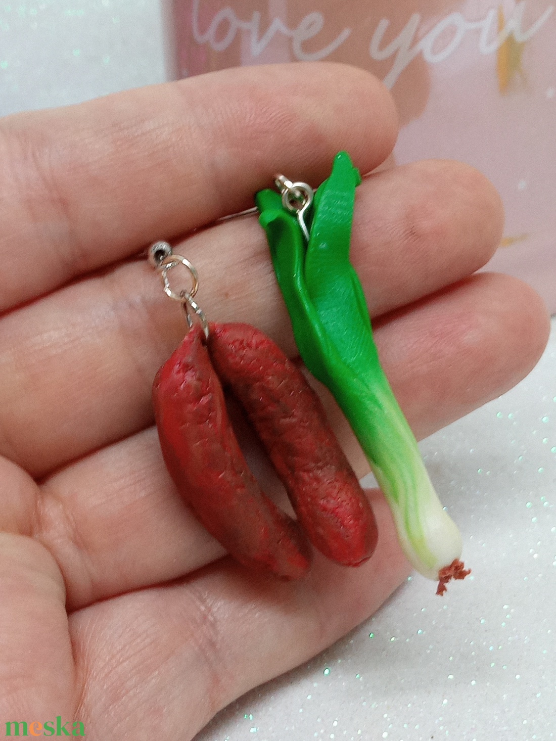 Kolbász+újhagyma Paraszt reggeli fülbevaló  - ékszer - fülbevaló - lógó fülbevaló - Meska.hu