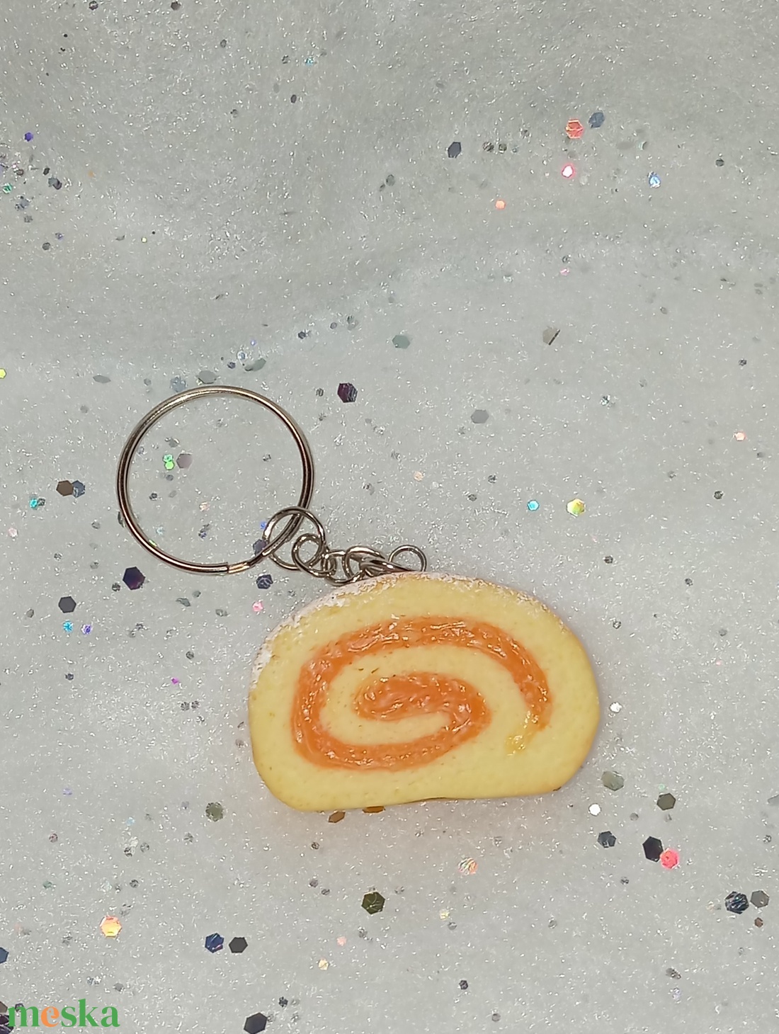 Piskótatekercs kulcstartó  - táska & tok - kulcstartó & táskadísz - kulcstartó - Meska.hu