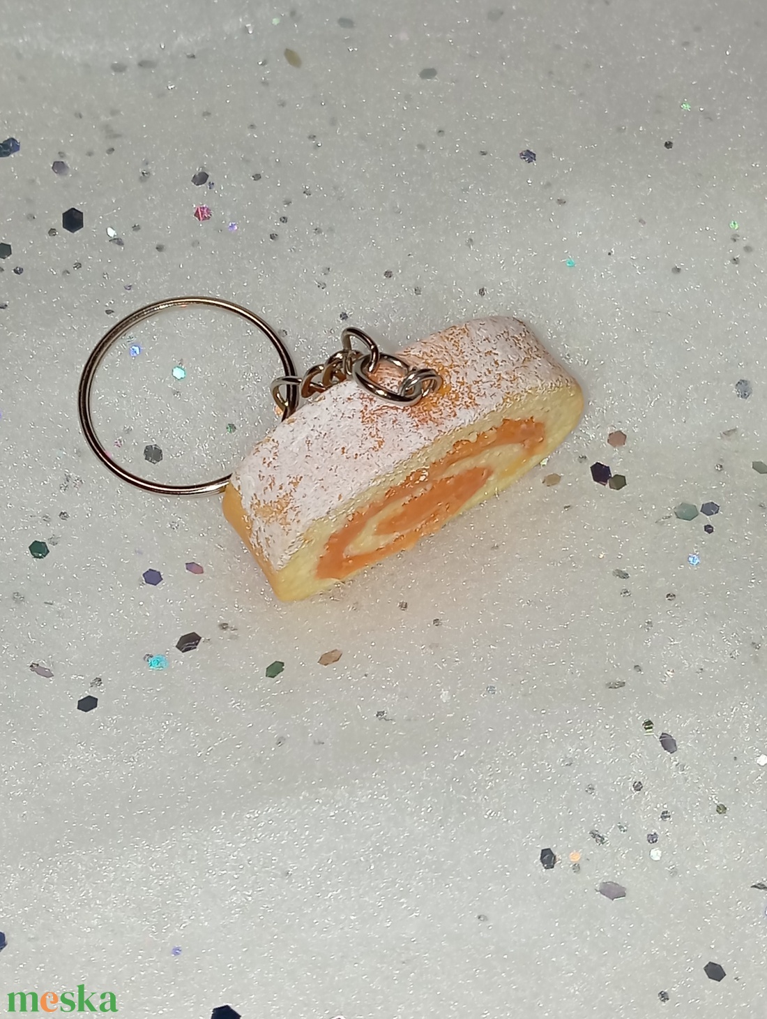 Piskótatekercs kulcstartó  - táska & tok - kulcstartó & táskadísz - kulcstartó - Meska.hu