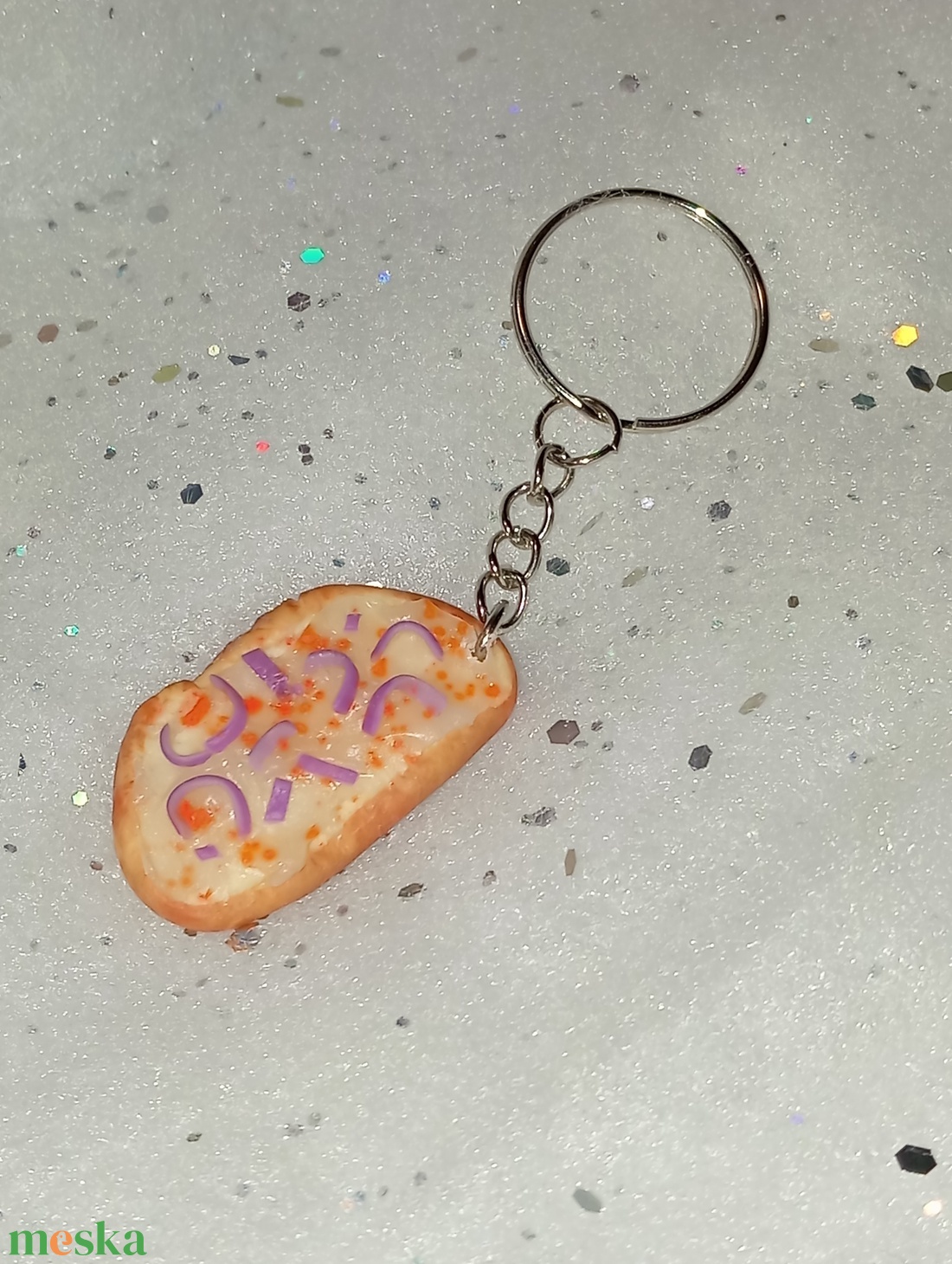 Zsíros kenyér lila hagymával kulcstartó  - táska & tok - kulcstartó & táskadísz - kulcstartó - Meska.hu