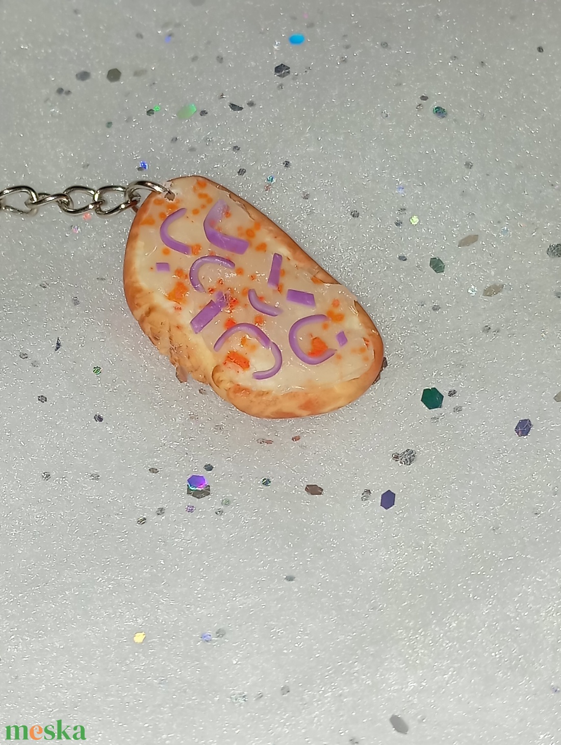 Zsíros kenyér lila hagymával kulcstartó  - táska & tok - kulcstartó & táskadísz - kulcstartó - Meska.hu