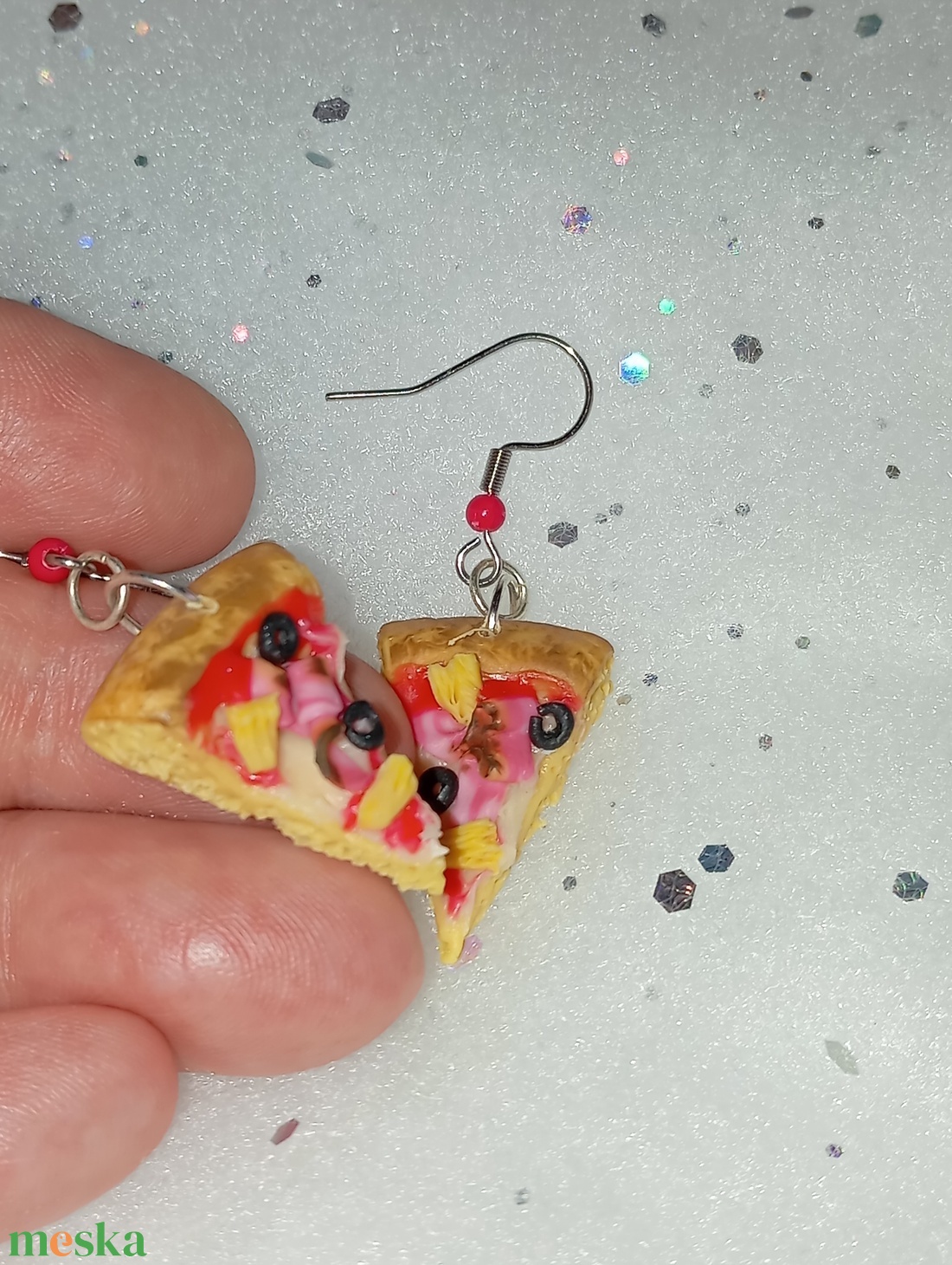 Sonkás ananászos olivabogyós pizza fülbevaló  - ékszer - fülbevaló - lógó fülbevaló - Meska.hu