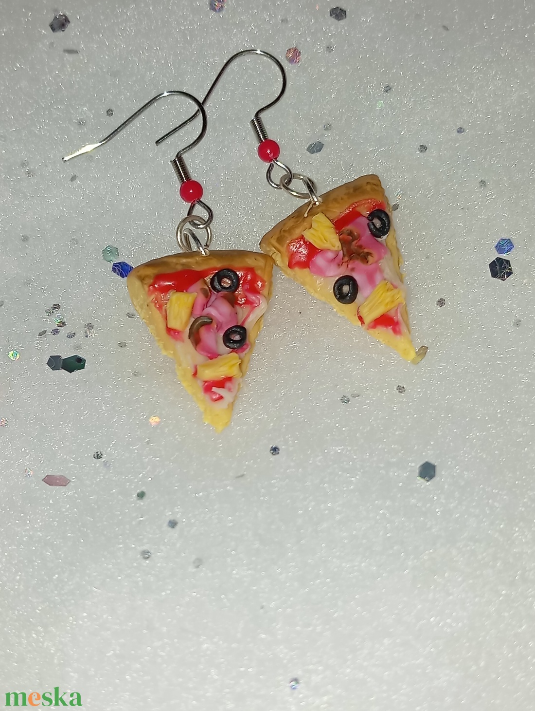 Sonkás ananászos olivabogyós pizza fülbevaló  - ékszer - fülbevaló - lógó fülbevaló - Meska.hu