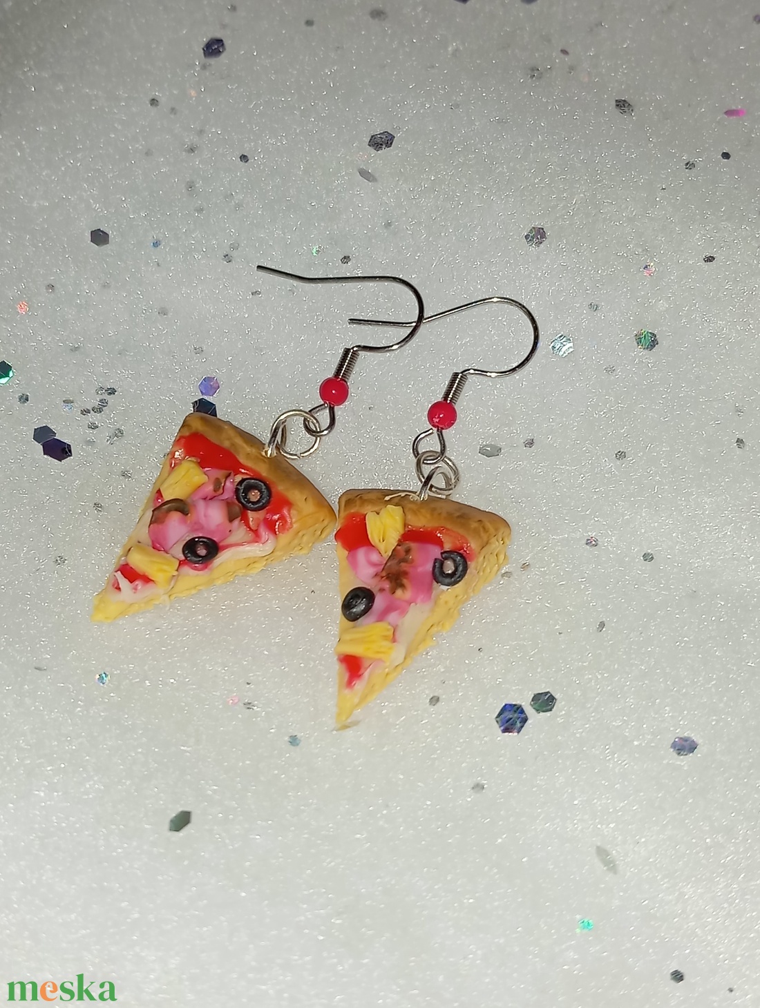 Sonkás ananászos olivabogyós pizza fülbevaló  - ékszer - fülbevaló - lógó fülbevaló - Meska.hu