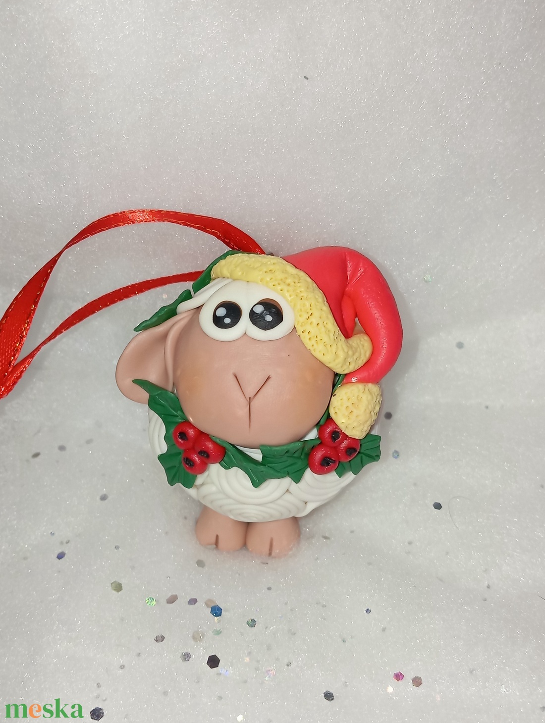 Sapkás Fehér duci bárány  Karácsonyfadísz gyermekbarát karácsonyfa dísz, karácsonyi dekor  - karácsony - karácsonyi lakásdekoráció - karácsonyfadíszek - Meska.hu