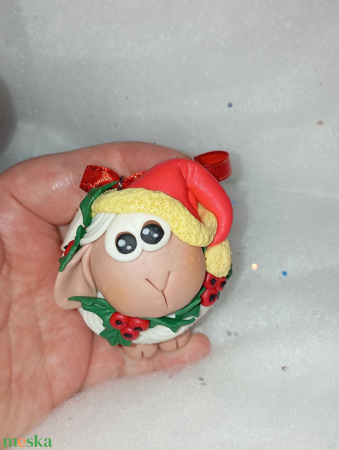 Sapkás Fehér duci bárány  Karácsonyfadísz gyermekbarát karácsonyfa dísz, karácsonyi dekor  - karácsony - karácsonyi lakásdekoráció - karácsonyfadíszek - Meska.hu