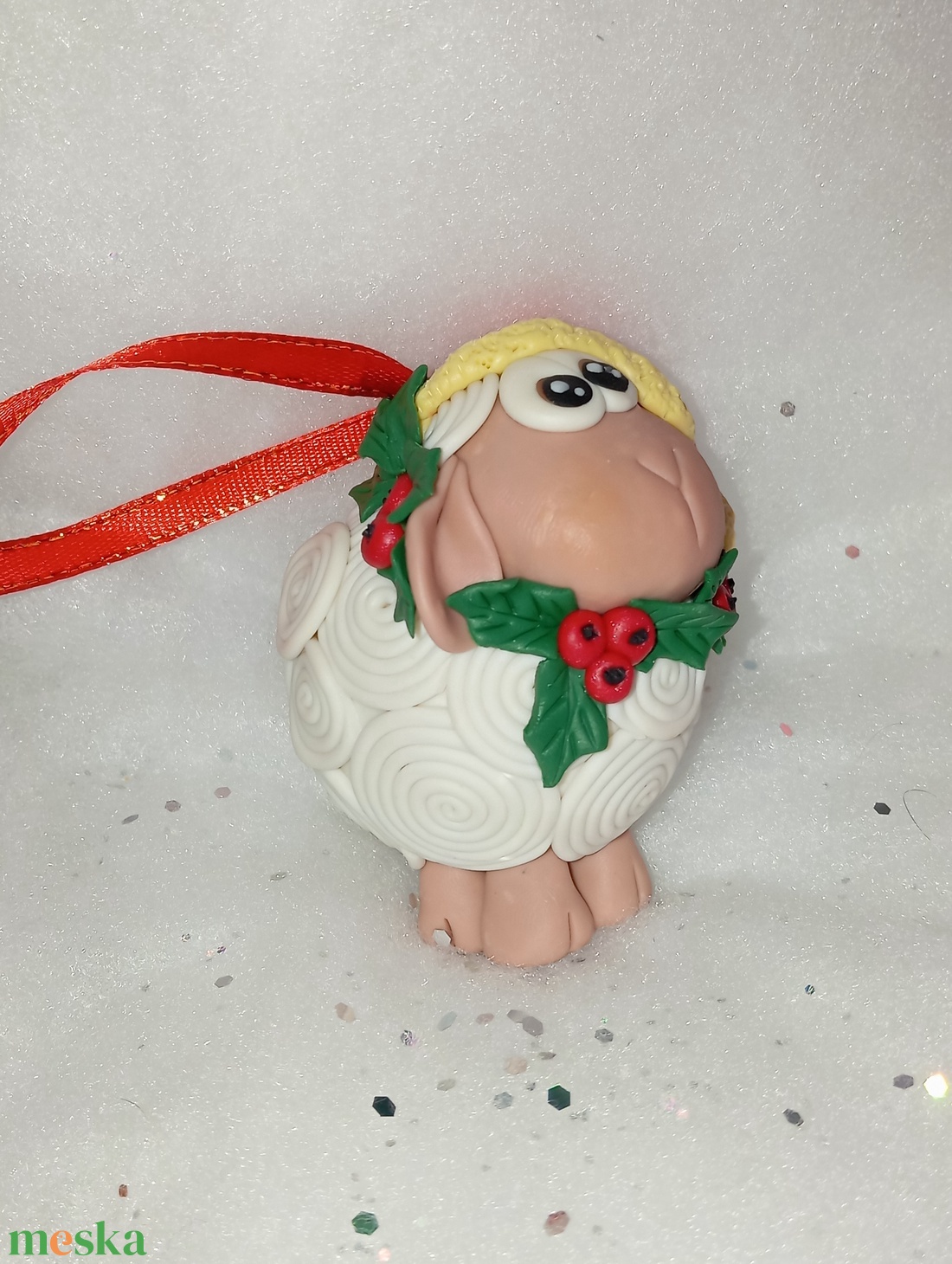 Sapkás Fehér duci bárány  Karácsonyfadísz gyermekbarát karácsonyfa dísz, karácsonyi dekor  - karácsony - karácsonyi lakásdekoráció - karácsonyfadíszek - Meska.hu