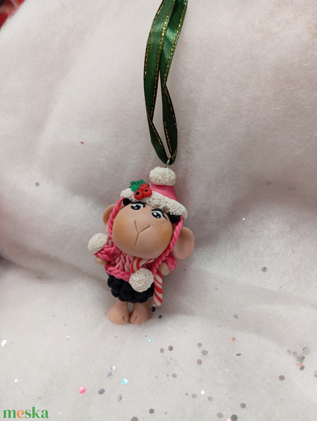 Sapkás fekete bárány  Karácsonyfadísz gyermekbarát karácsonyfa dísz, karácsonyi dekor  - karácsony - karácsonyi lakásdekoráció - karácsonyfadíszek - Meska.hu