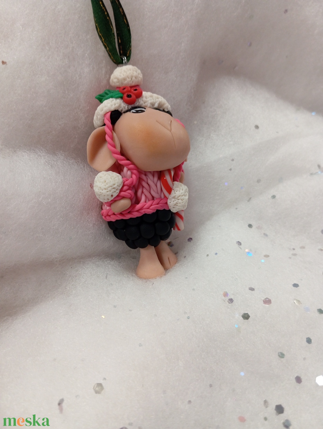 Sapkás fekete bárány  Karácsonyfadísz gyermekbarát karácsonyfa dísz, karácsonyi dekor  - karácsony - karácsonyi lakásdekoráció - karácsonyfadíszek - Meska.hu