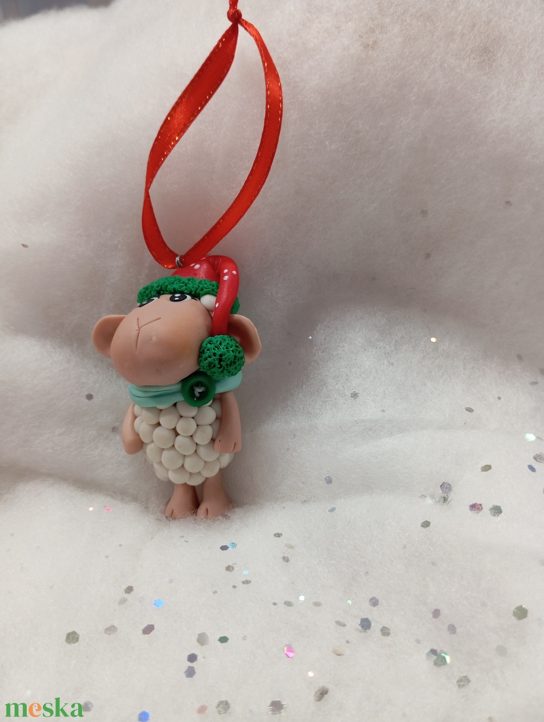 Sapkás fehér bárány  Karácsonyfadísz gyermekbarát karácsonyfa dísz, karácsonyi dekor  - karácsony - karácsonyi lakásdekoráció - karácsonyfadíszek - Meska.hu