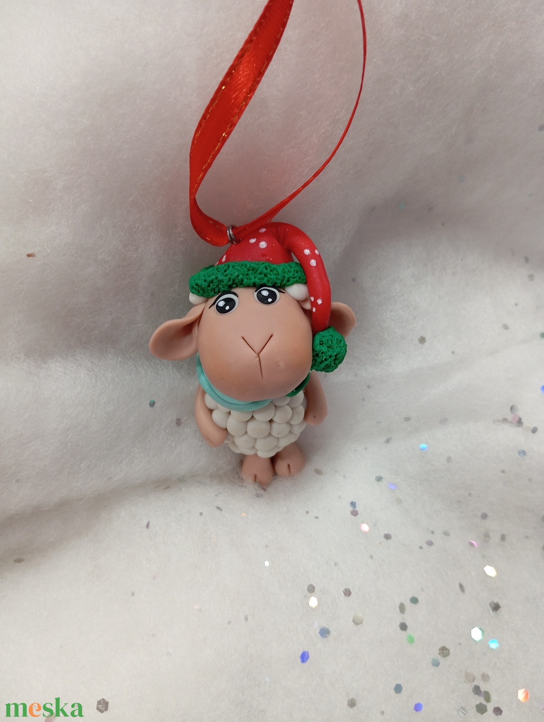 Sapkás fehér bárány  Karácsonyfadísz gyermekbarát karácsonyfa dísz, karácsonyi dekor  - karácsony - karácsonyi lakásdekoráció - karácsonyfadíszek - Meska.hu