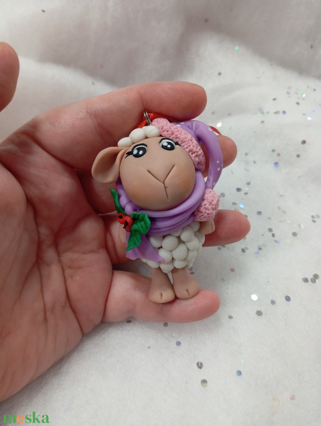 Sapkás sálas fehér bárány  Karácsonyfadísz gyermekbarát karácsonyfa dísz, karácsonyi dekor  - karácsony - karácsonyi lakásdekoráció - karácsonyfadíszek - Meska.hu