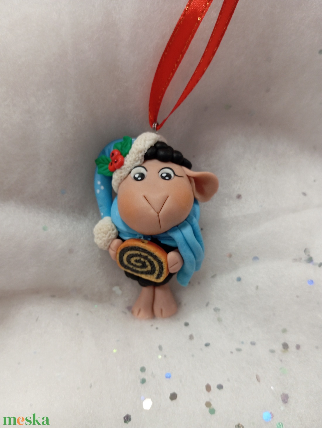 Sapkás bejglis fekete bárány  Karácsonyfadísz gyermekbarát karácsonyfa dísz, karácsonyi dekor  - karácsony - karácsonyi lakásdekoráció - karácsonyfadíszek - Meska.hu