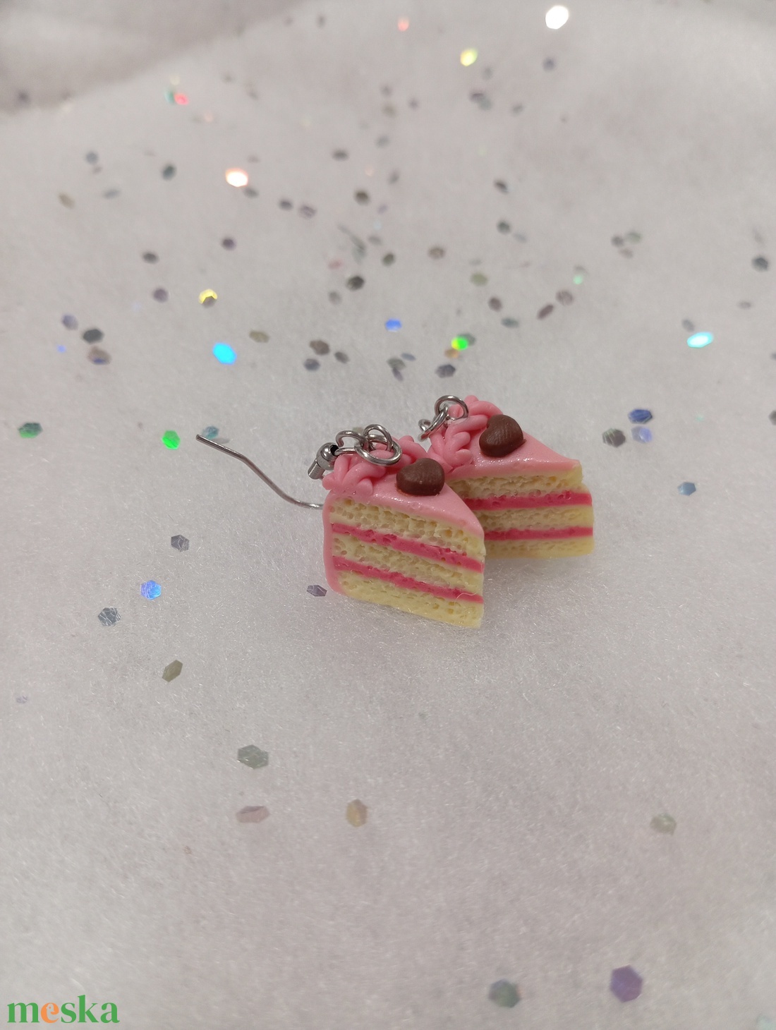 Málnás csoki torta fülbevaló  - ékszer - fülbevaló - lógó fülbevaló - Meska.hu