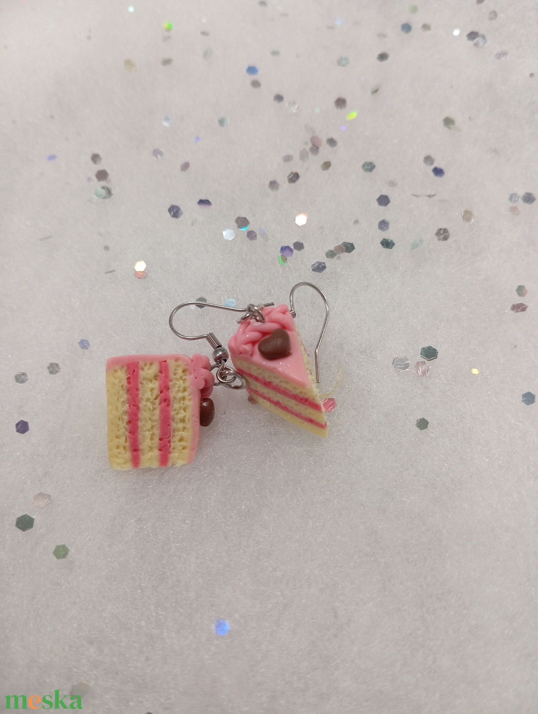 Málnás csoki torta fülbevaló  - ékszer - fülbevaló - lógó fülbevaló - Meska.hu